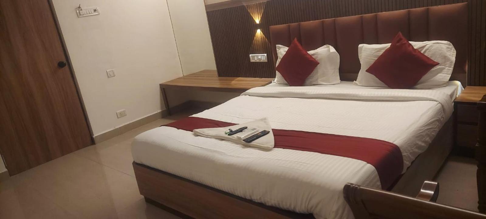 Capital O 69831 Hotel Mount Heera Chennai Exterior photo